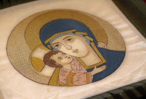 изображение Богородицы со Спасителем на Хоругвии